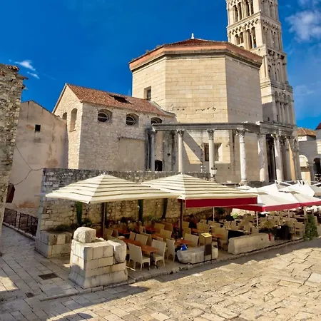 Authentic In Stone House At The Location Split