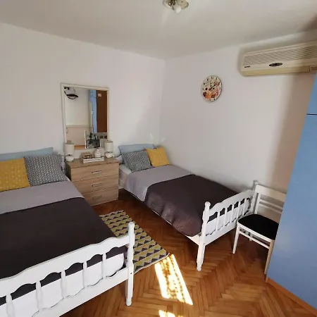 Apartment Authentic In Stone House At The Location Split