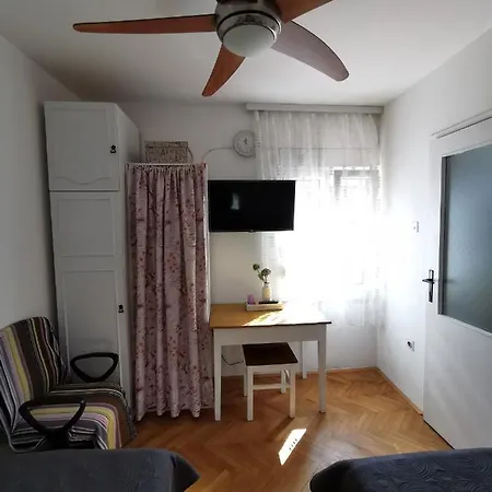 Authentic In Stone House At The Location Apartment