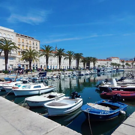 Authentic In Stone House At The Location Split