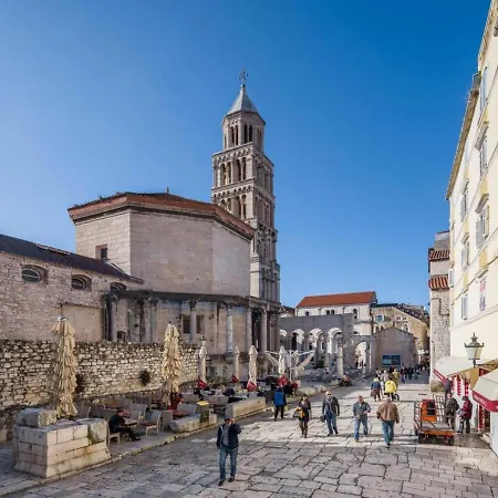 Apartment Authentic In Stone House At The Location Split